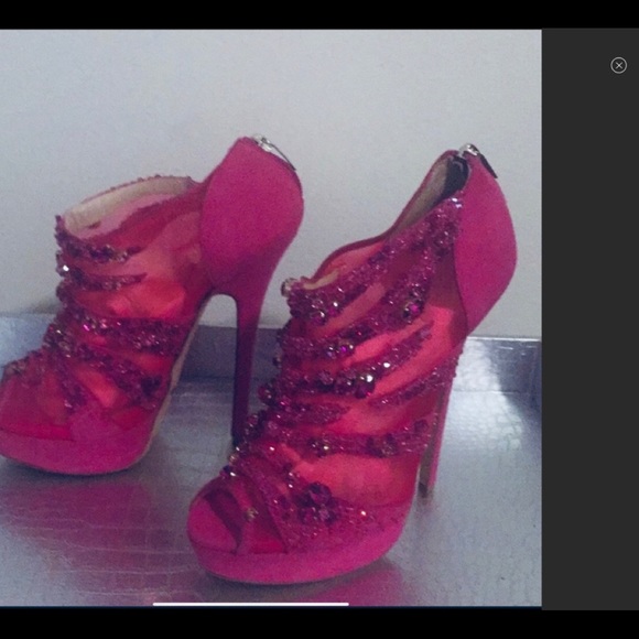 Meet your Posher, Kelly - Picture 1 of 7